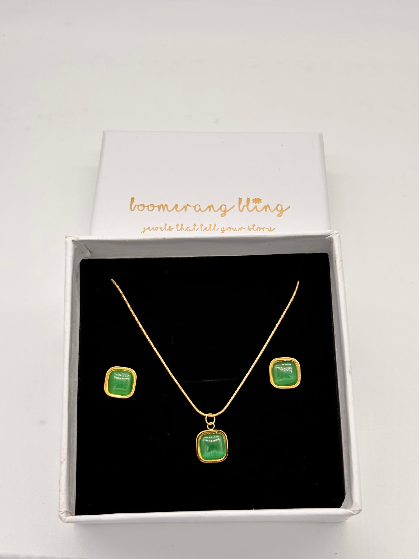 Green Stone Pendant Set